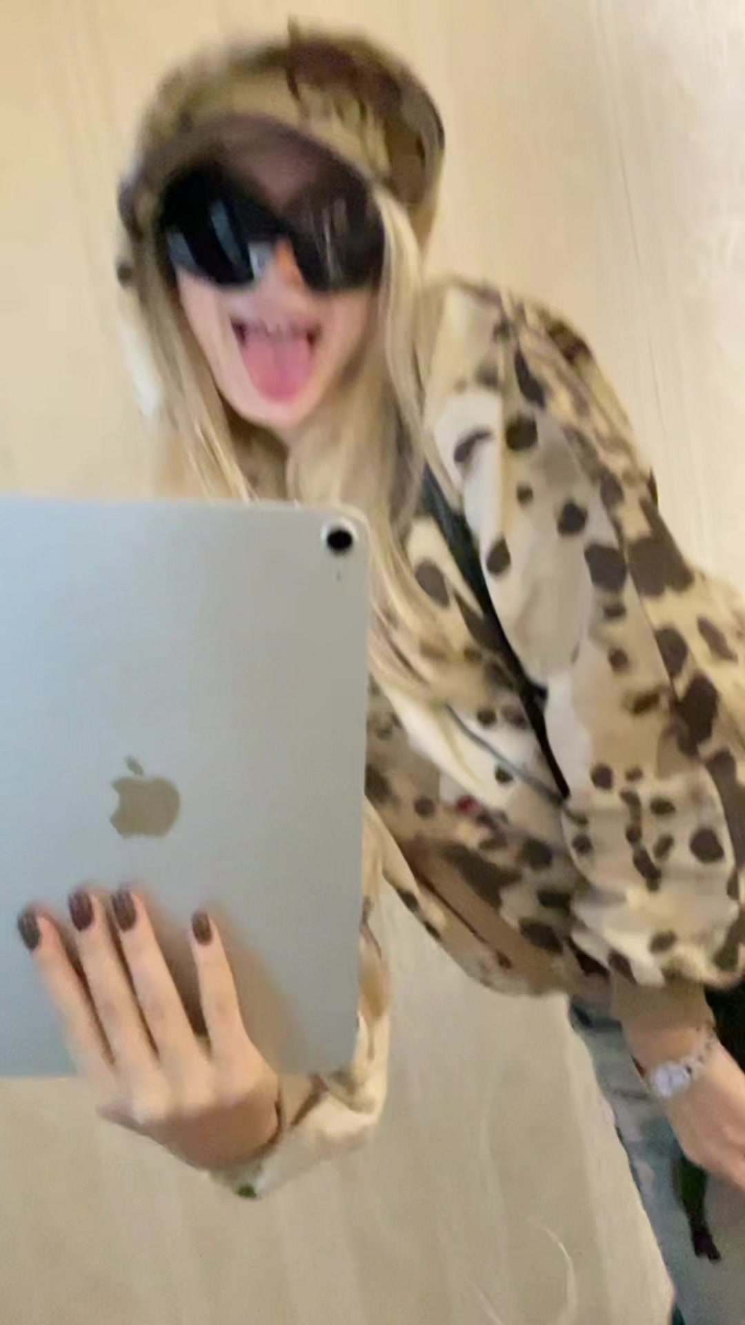 @lizzitak