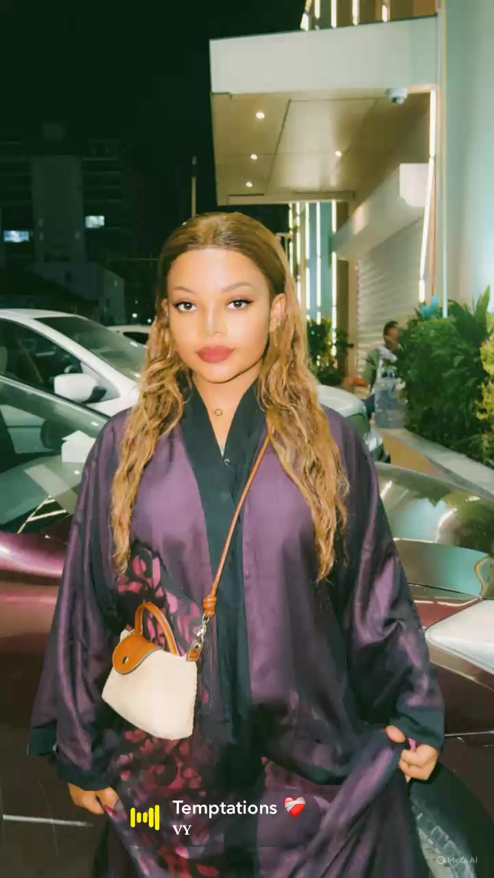 @Lolah__🦋🍒