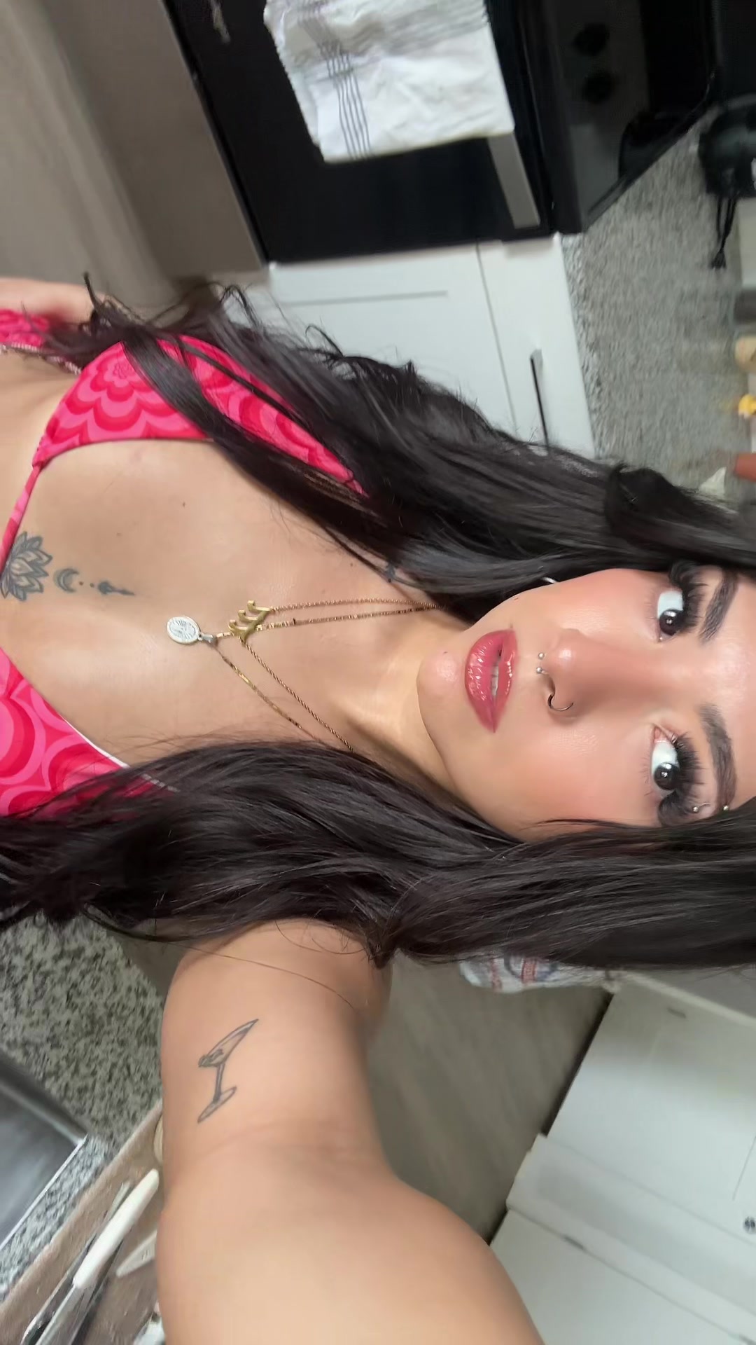 @idklani777
