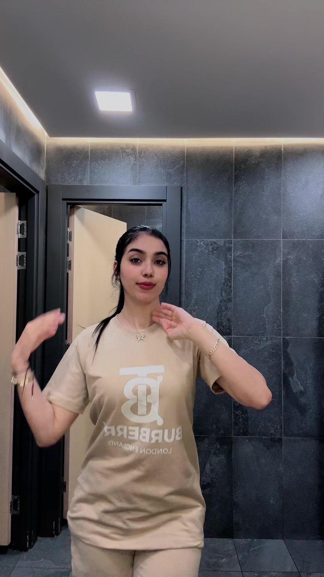 @safae_ananasa