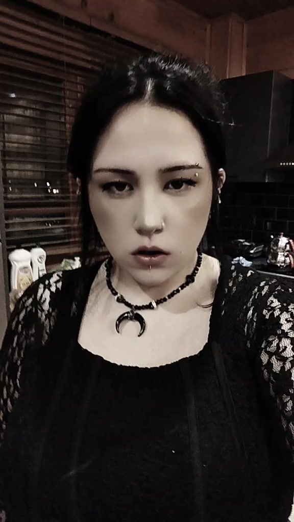 @🦦