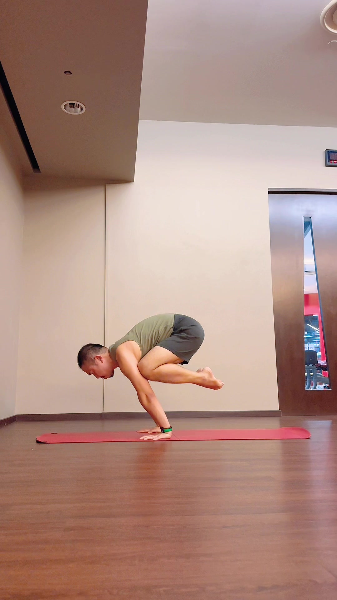 @Aerialyogawithdesmond