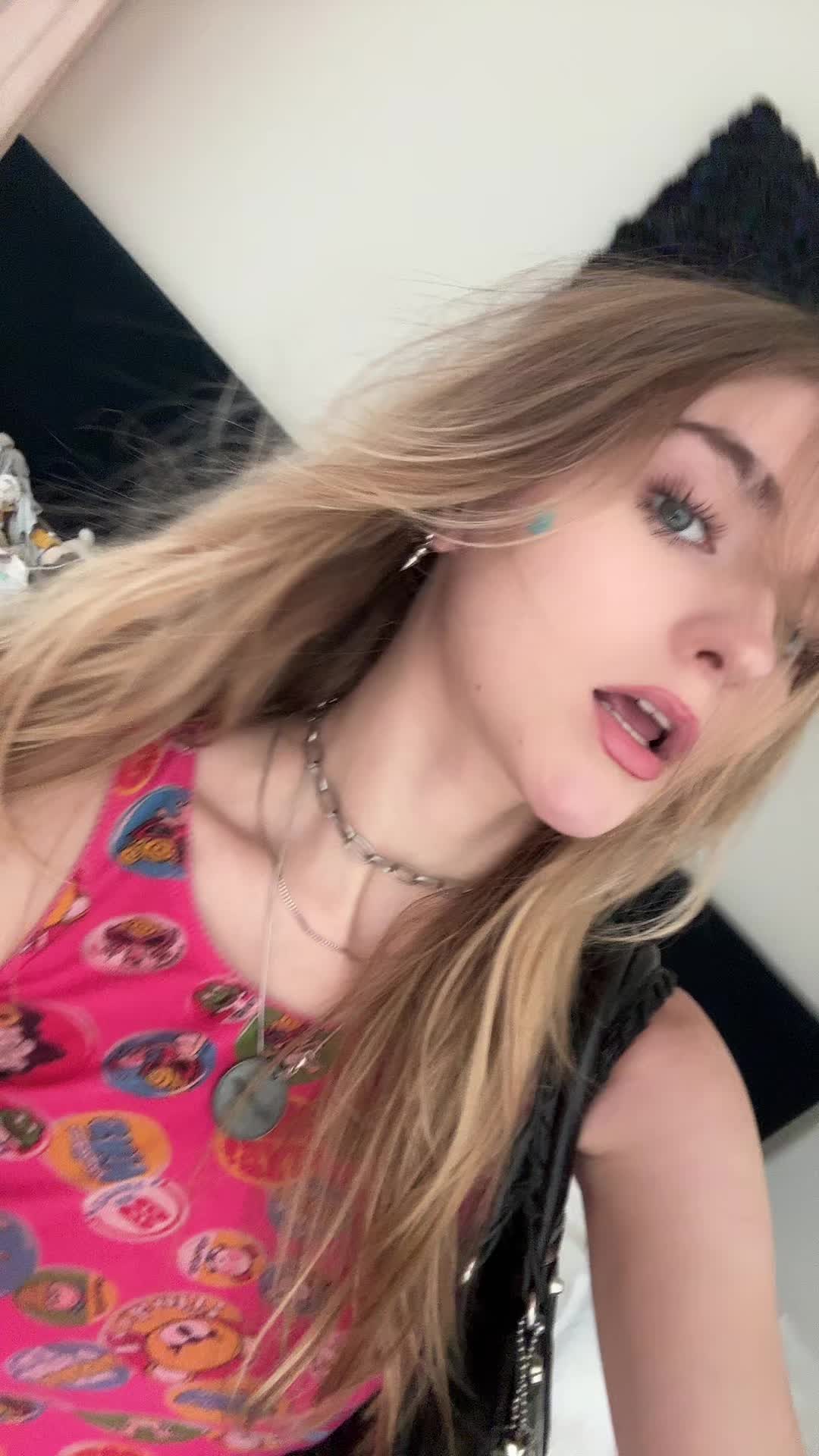 @elladaveyyyy