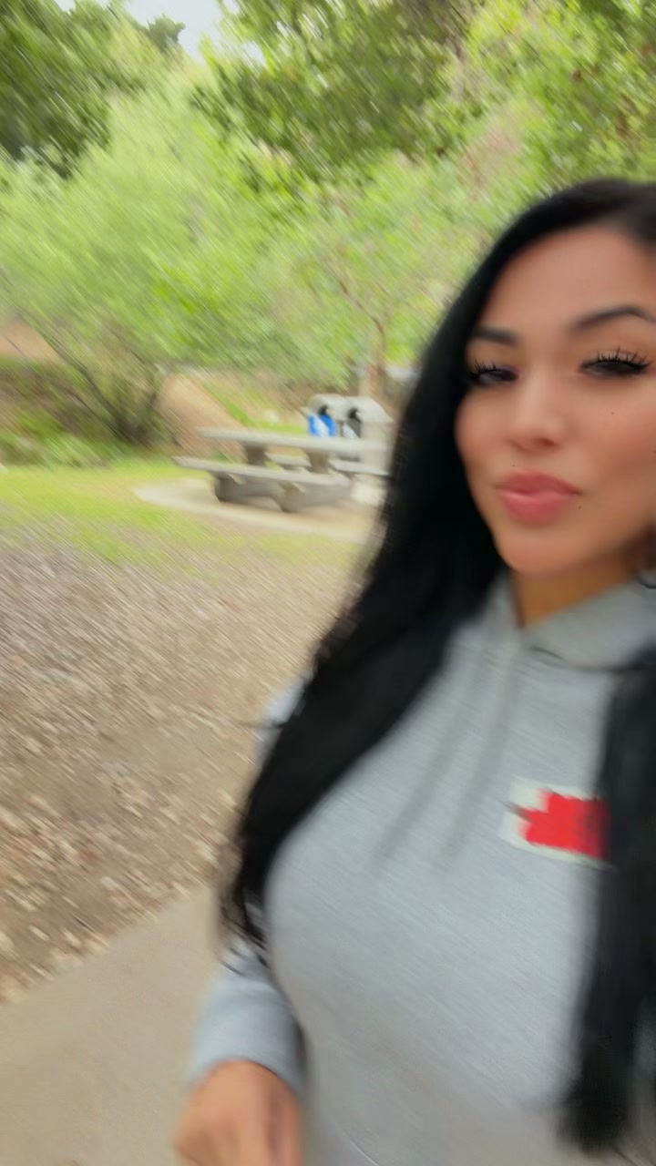 @Bella_B_