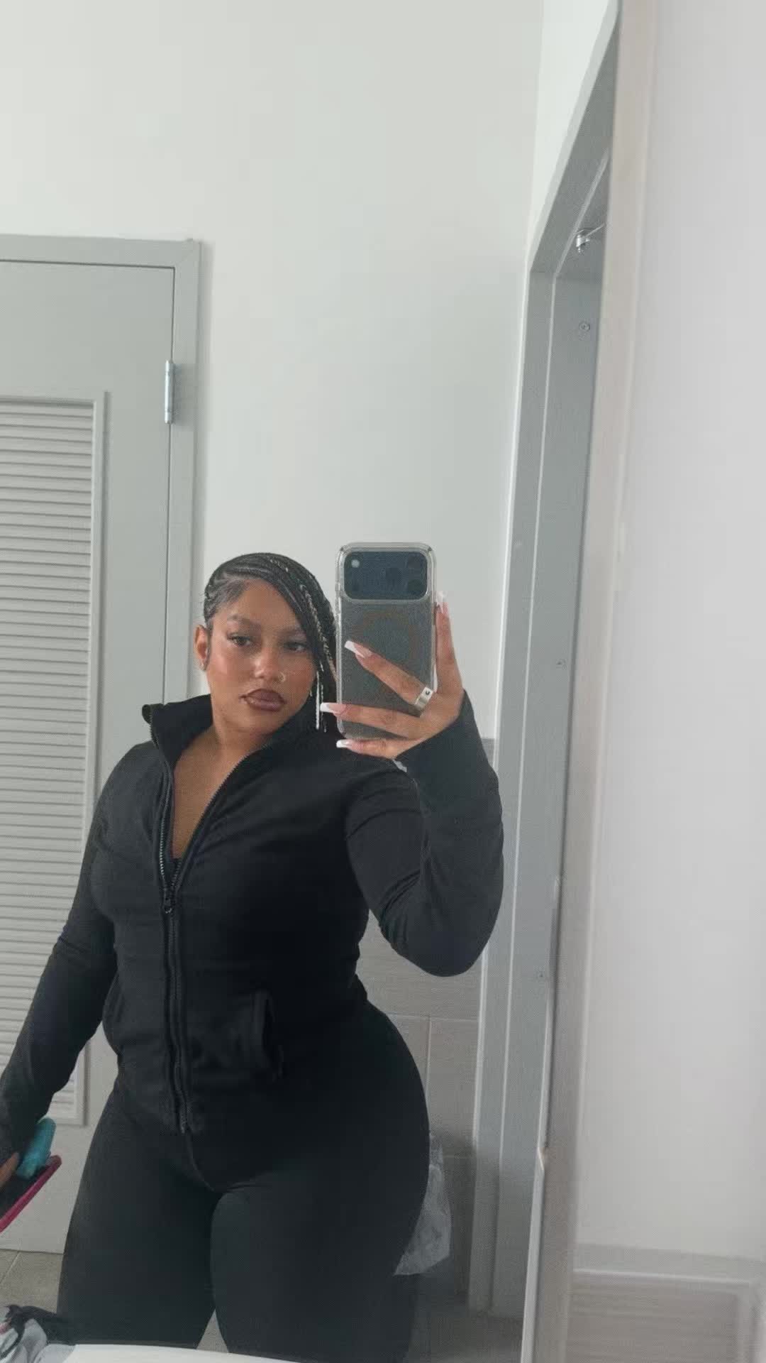 @TheeTropixalRedd