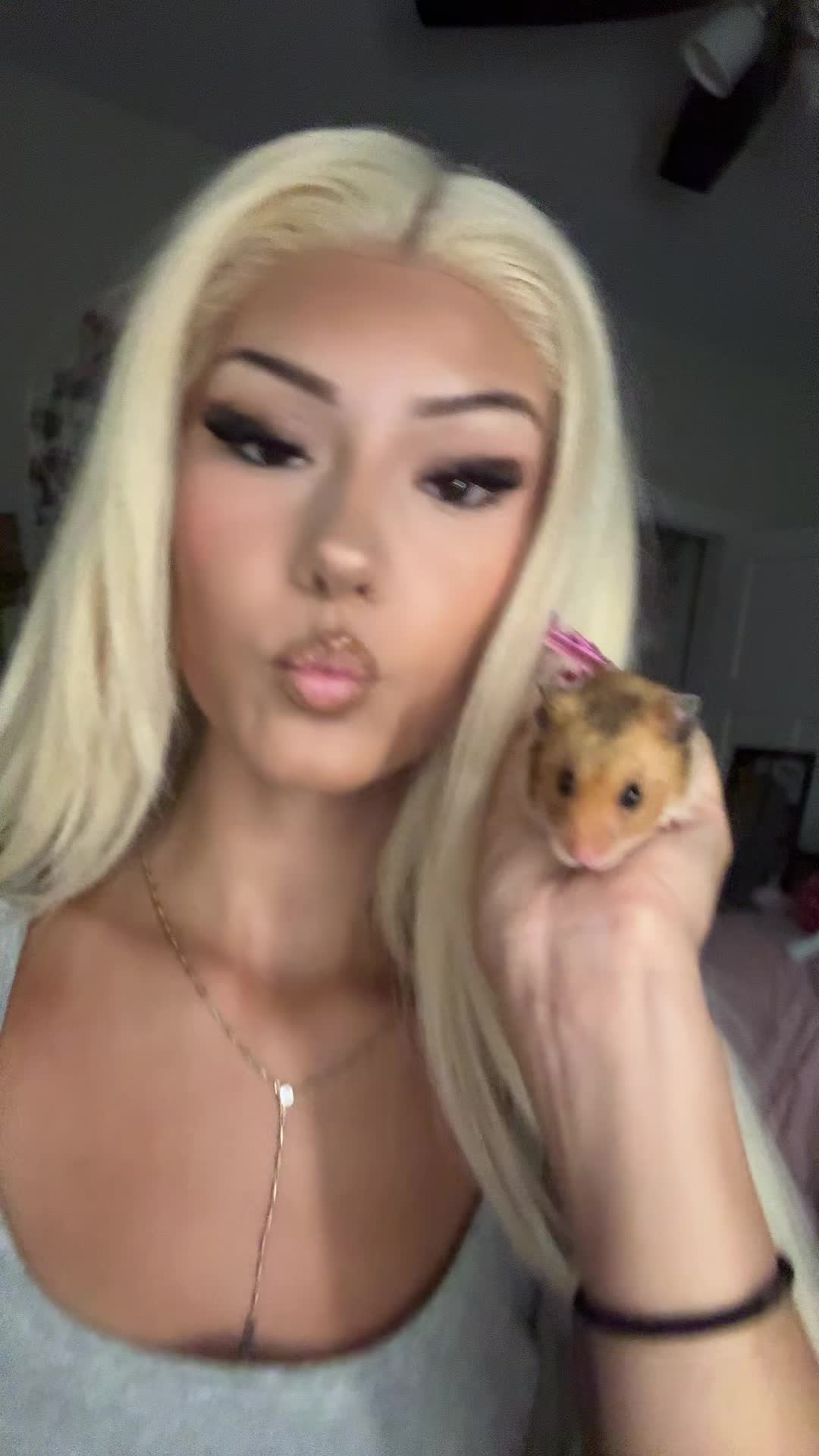 @👸🏼