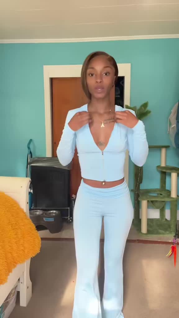 @Asha G / CLT content creator