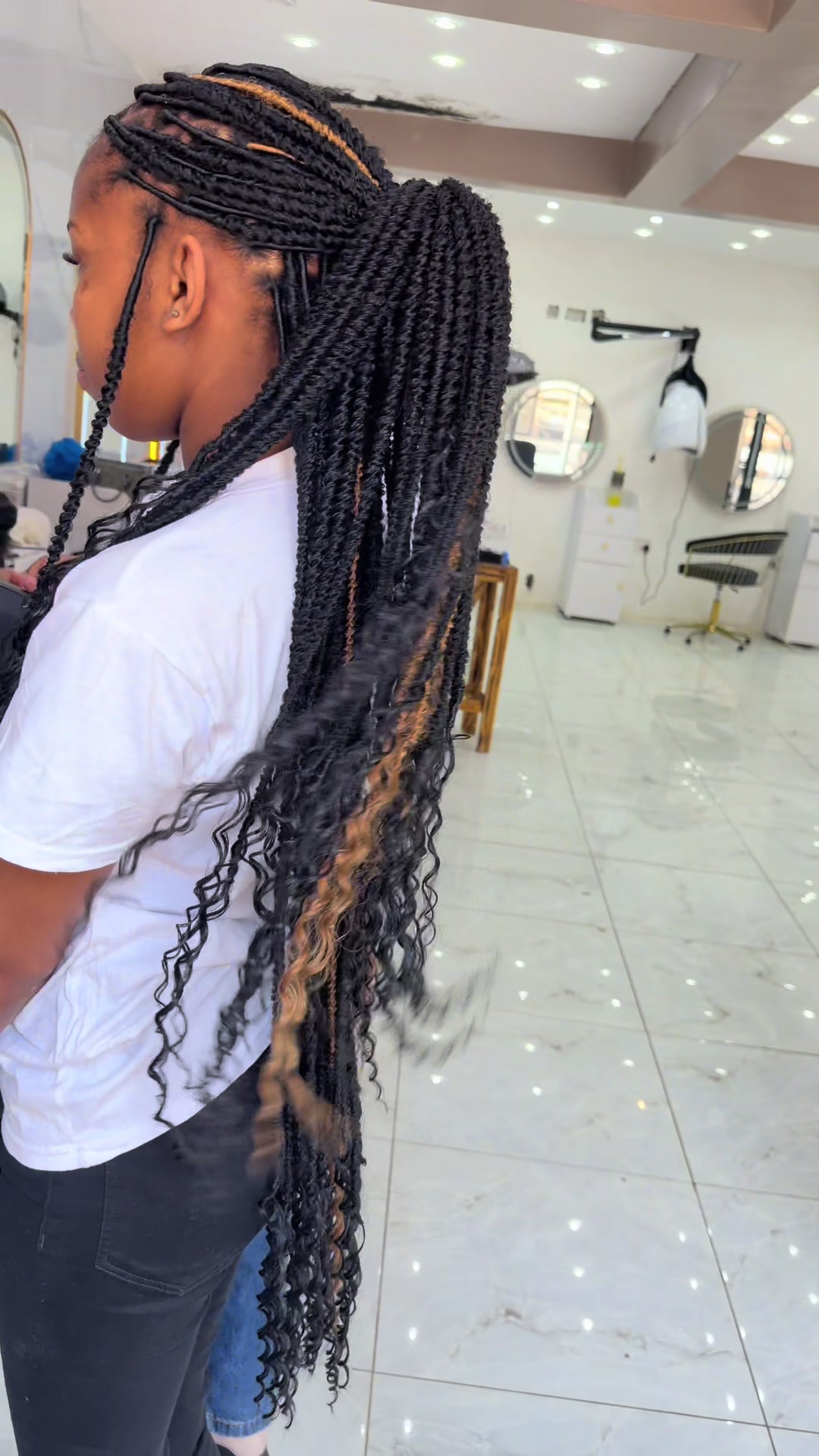 @GEECURLY SALON