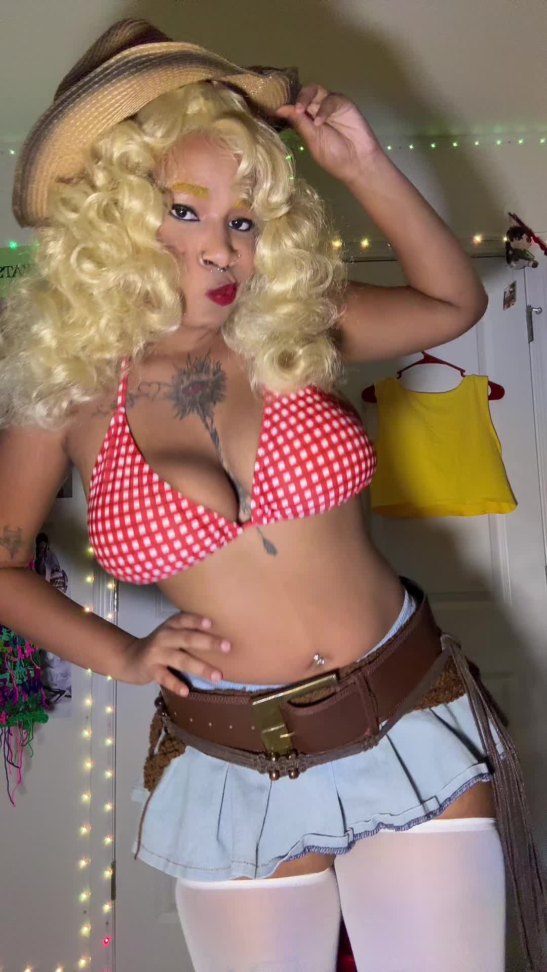 @CosplayonMars