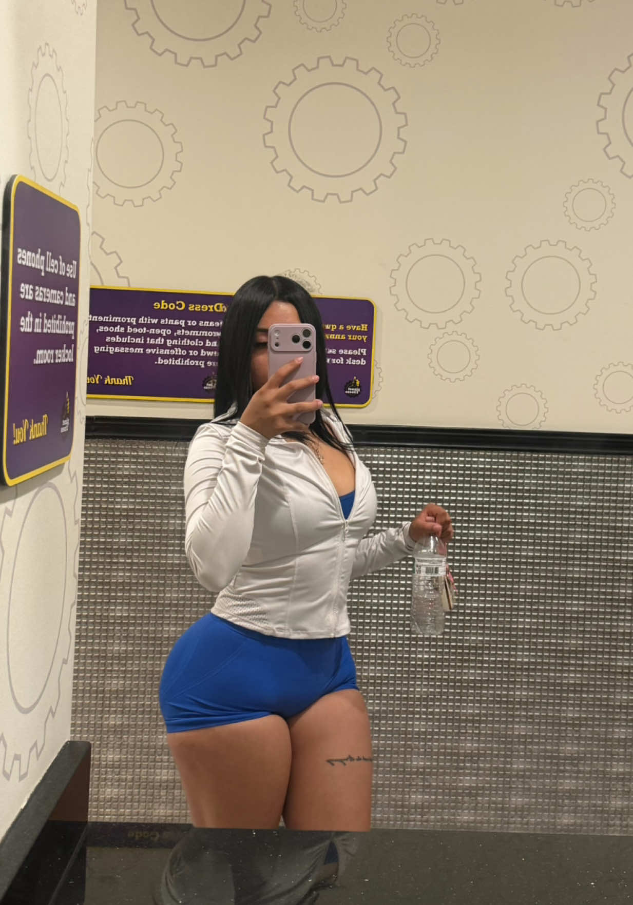 @Alexandra López