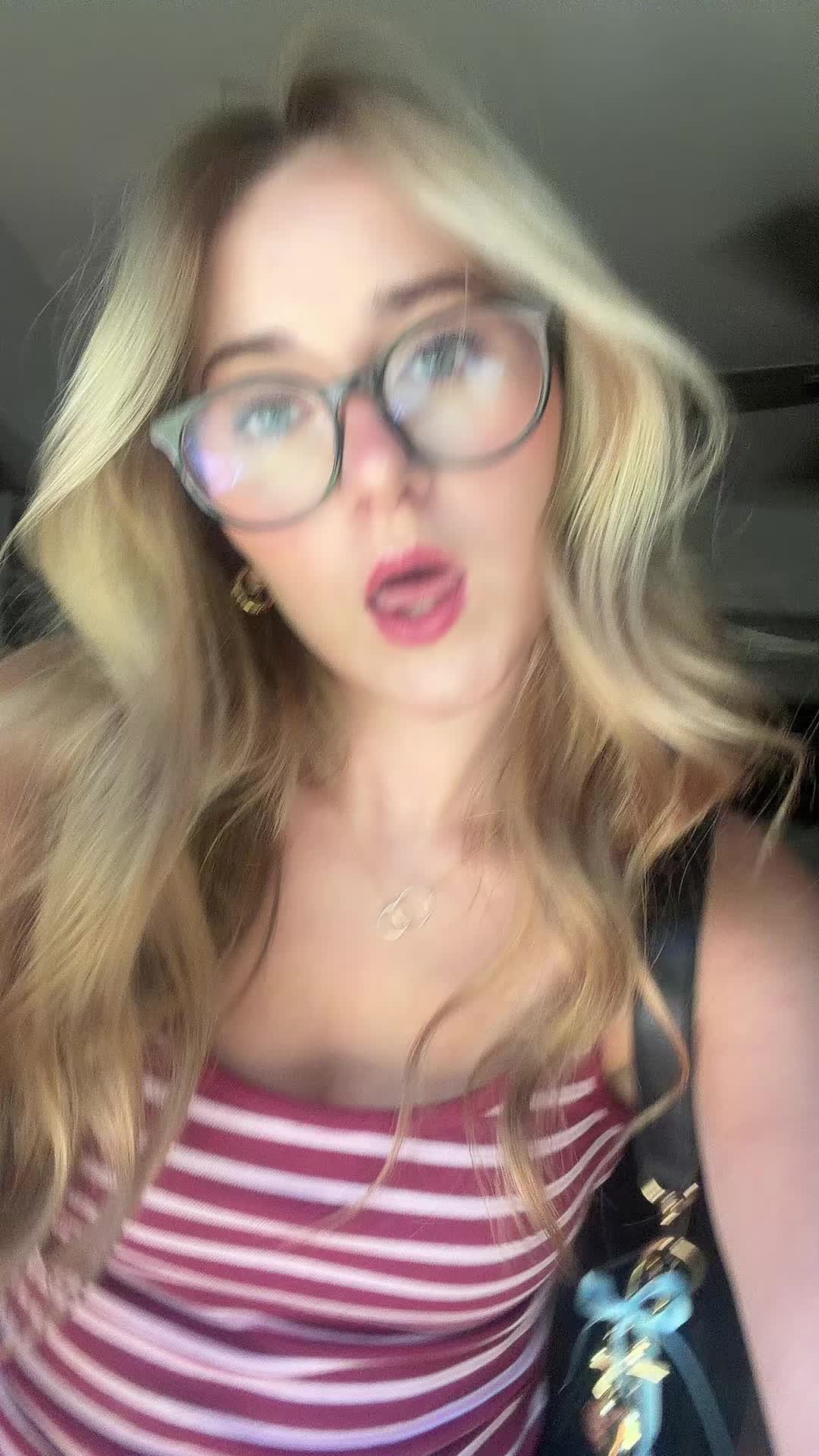 @🦄