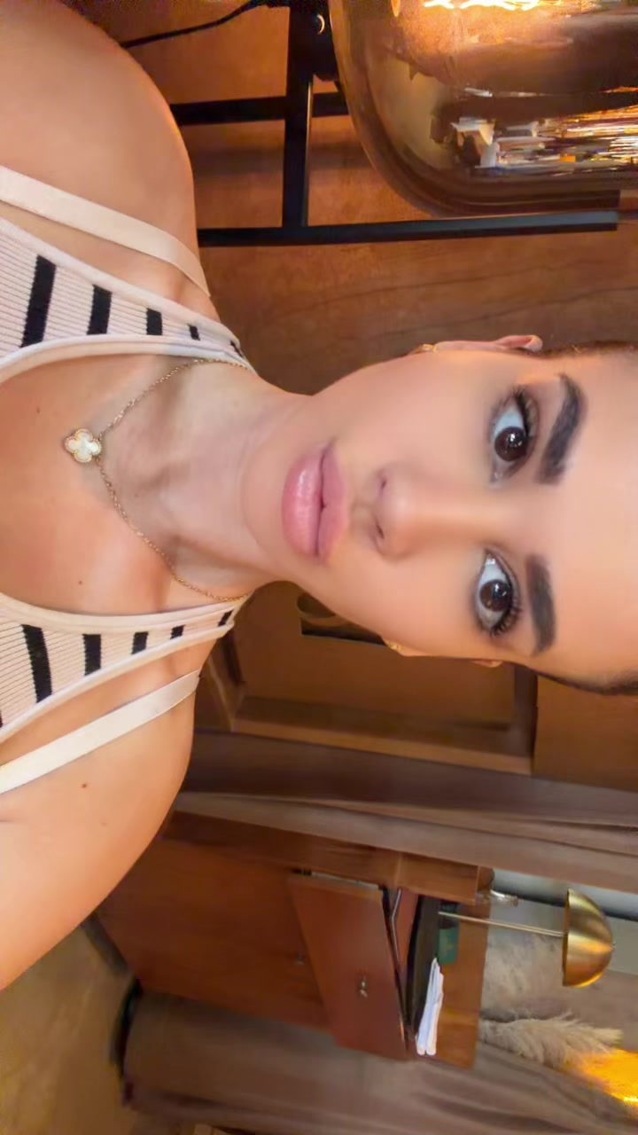@elenadostic
