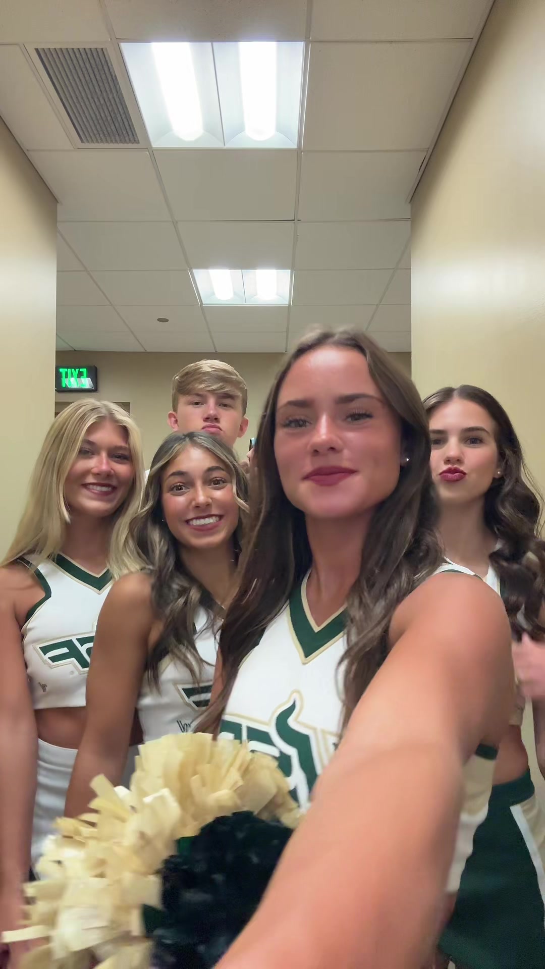 Delaney (@delaney_porazinski) - Urlebird