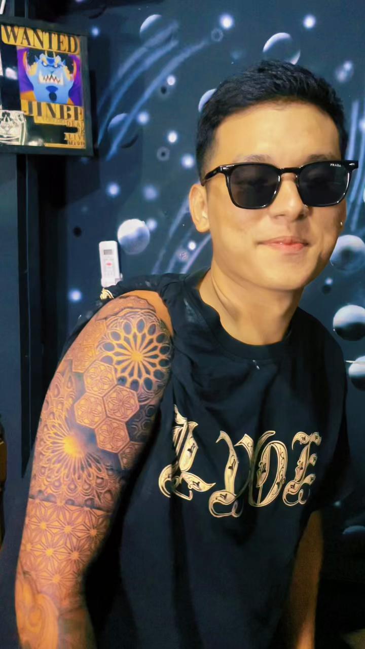 @Alien Tattoo World