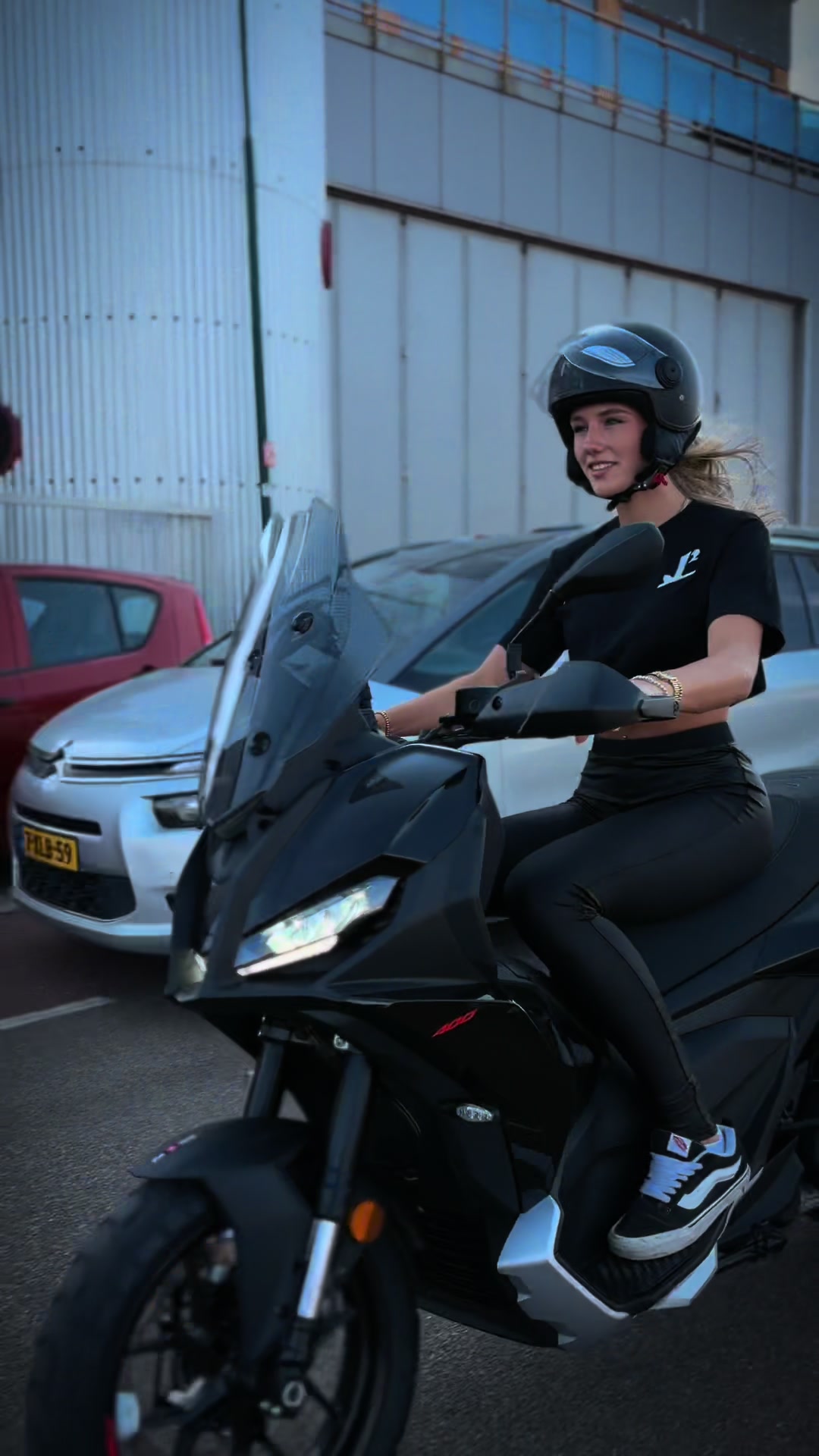 @J2 Scooters & Motoren