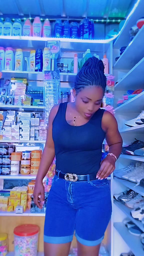 @SHANIZ KELLY