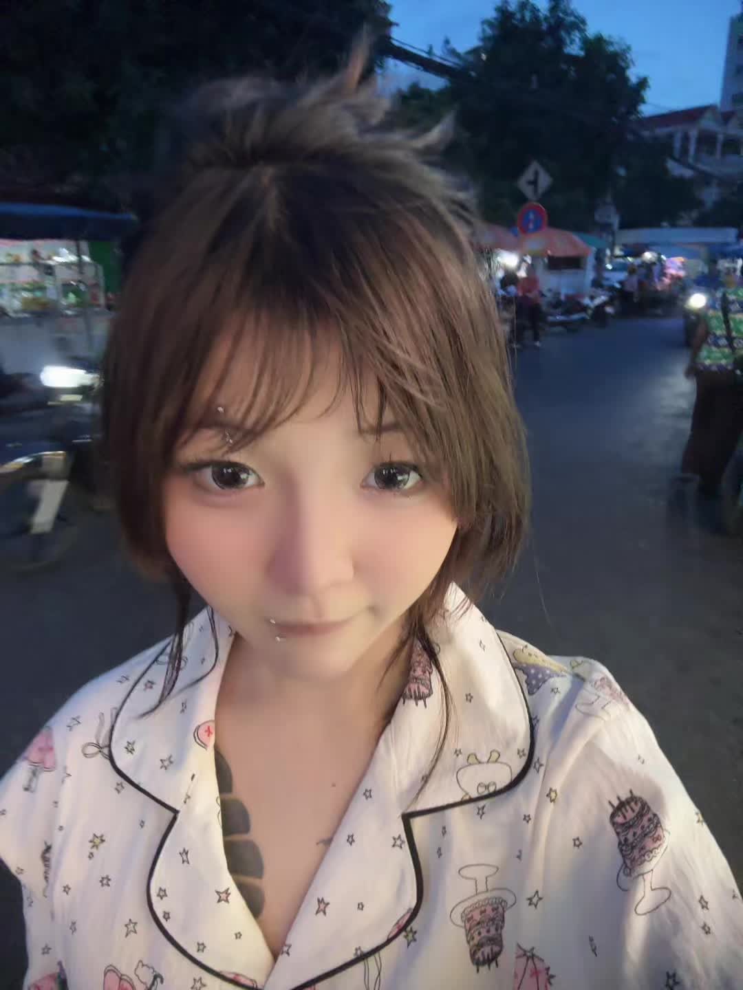 @JI NG &bull;🇫🇷 🇰🇭 🇨🇳 &bull;