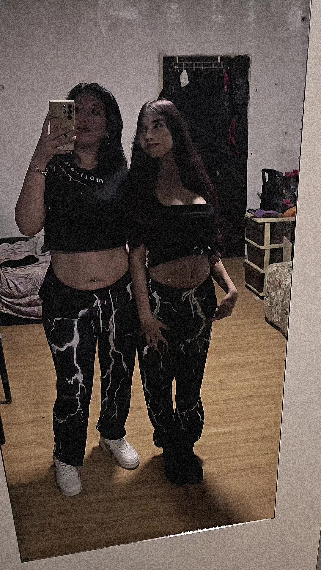 @🖤