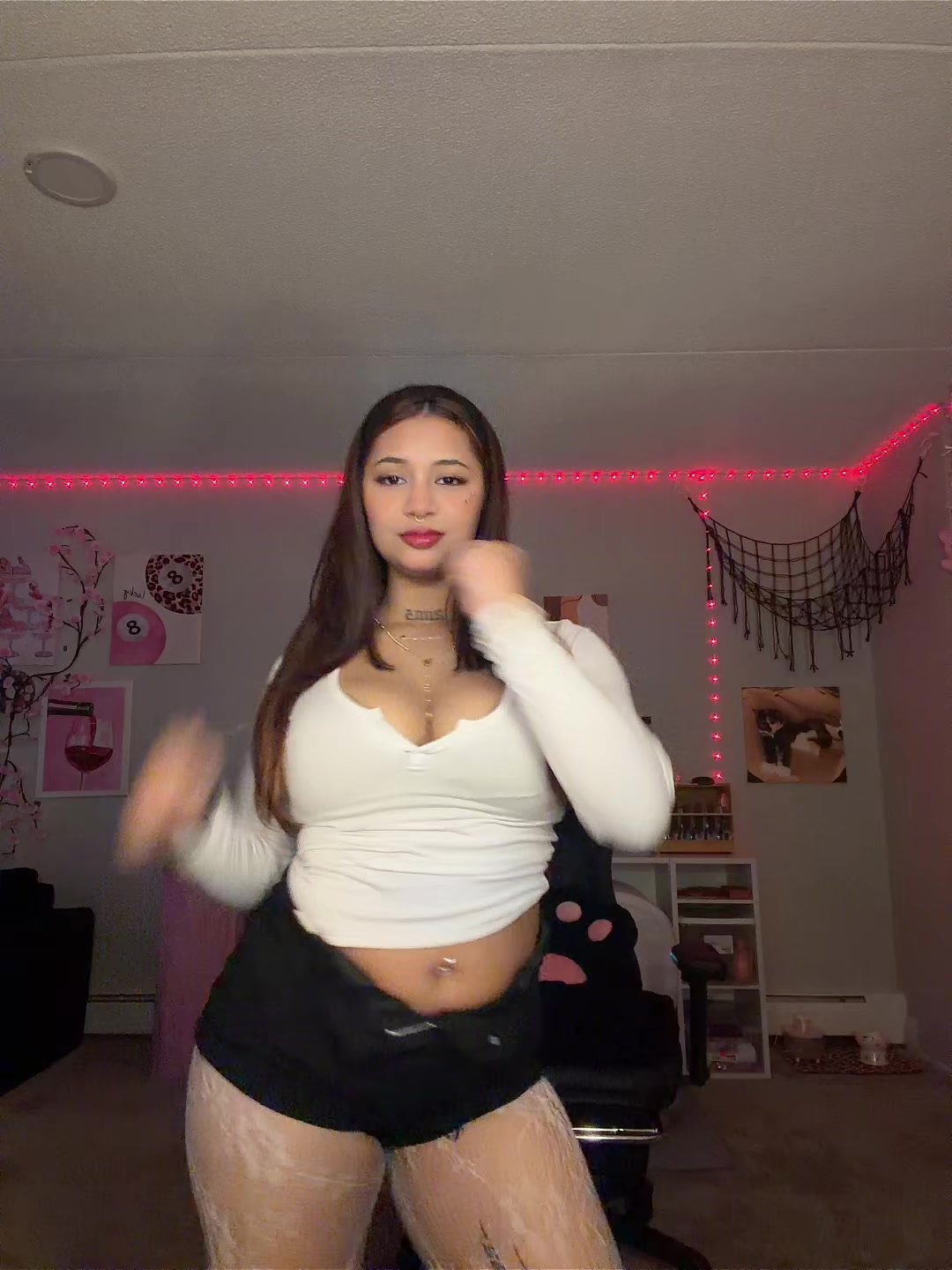 @Lari🌈