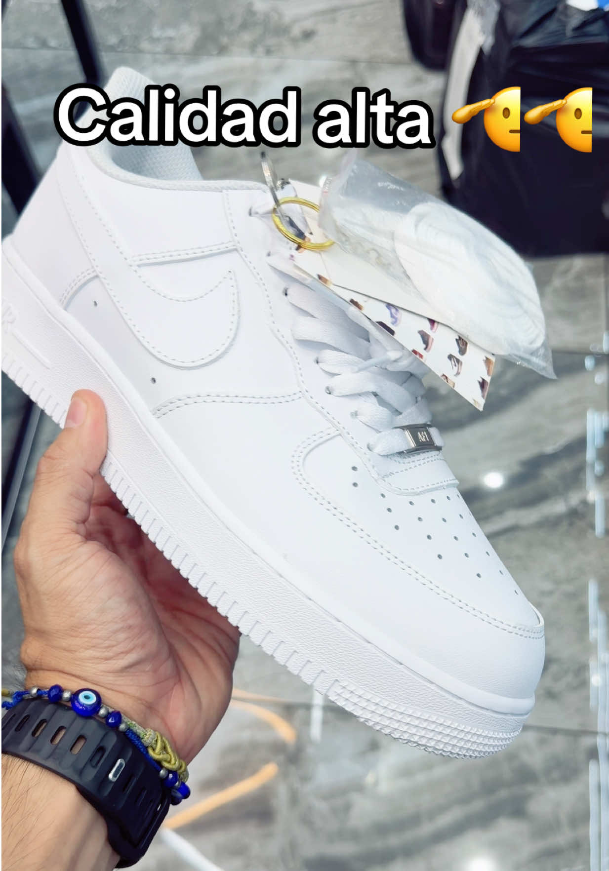@El Aluc&iacute;n | Air Sneakers