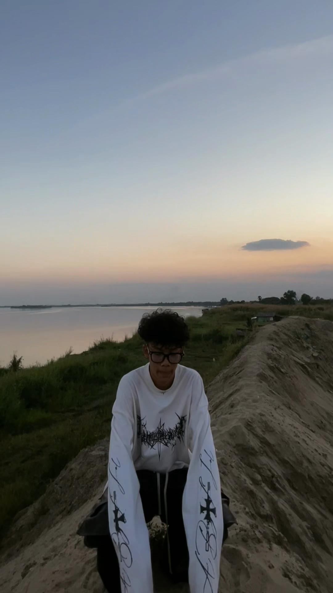 @မောင်ချစ်🤖🦠