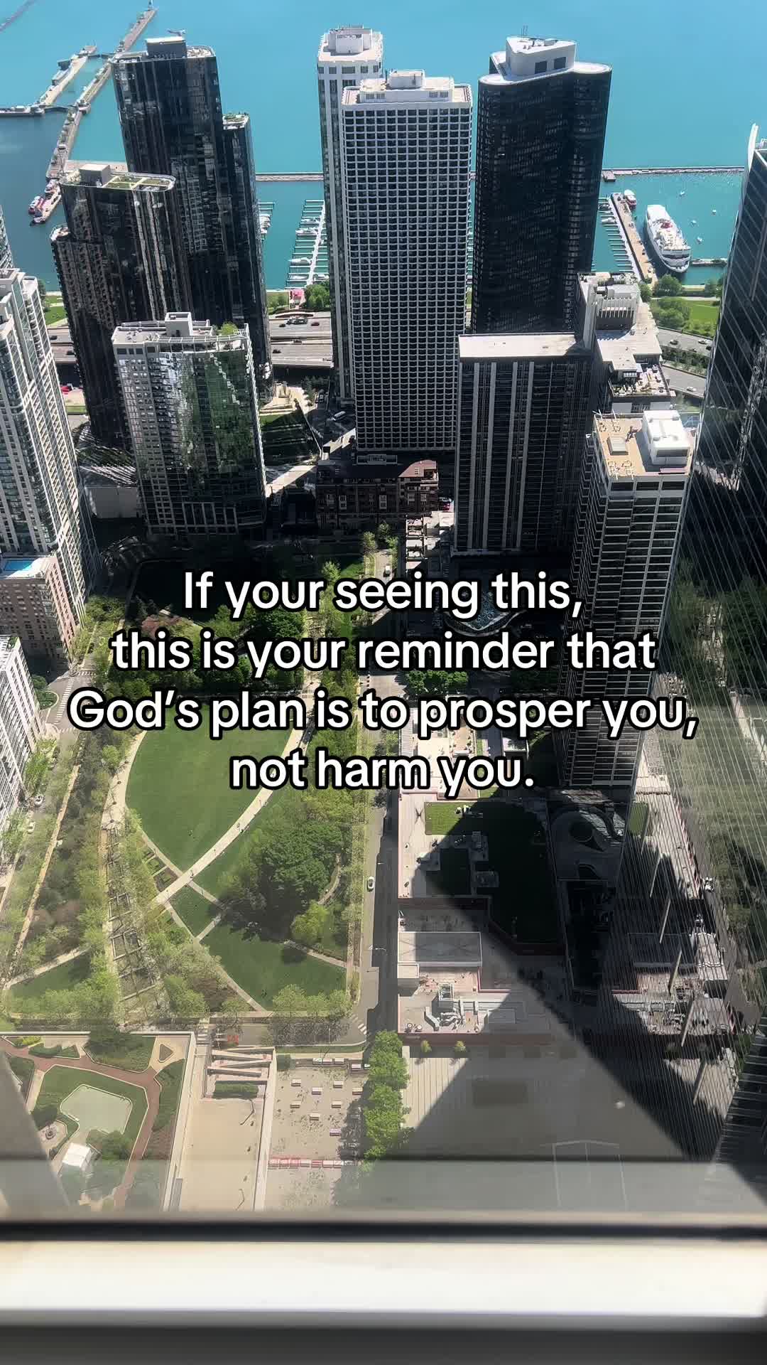 @D O M I N I Q U I A