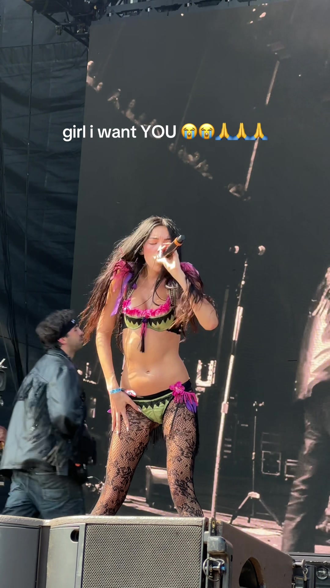 @itsnotbetweenfriends