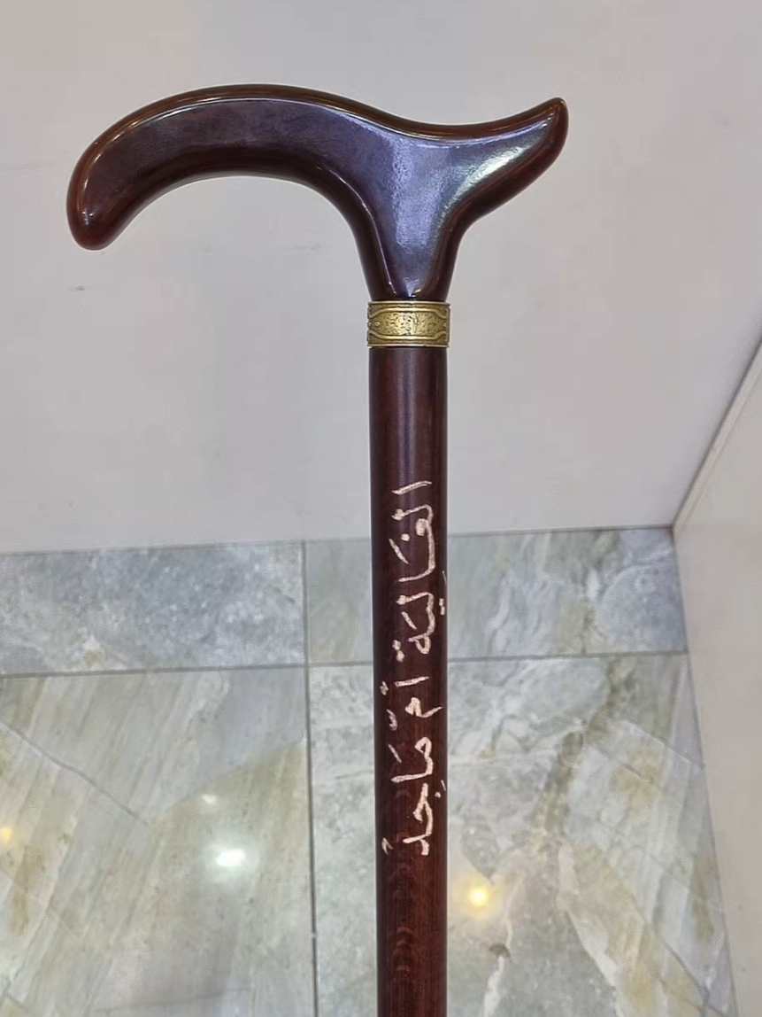 @الشيبان عكاز و عصا