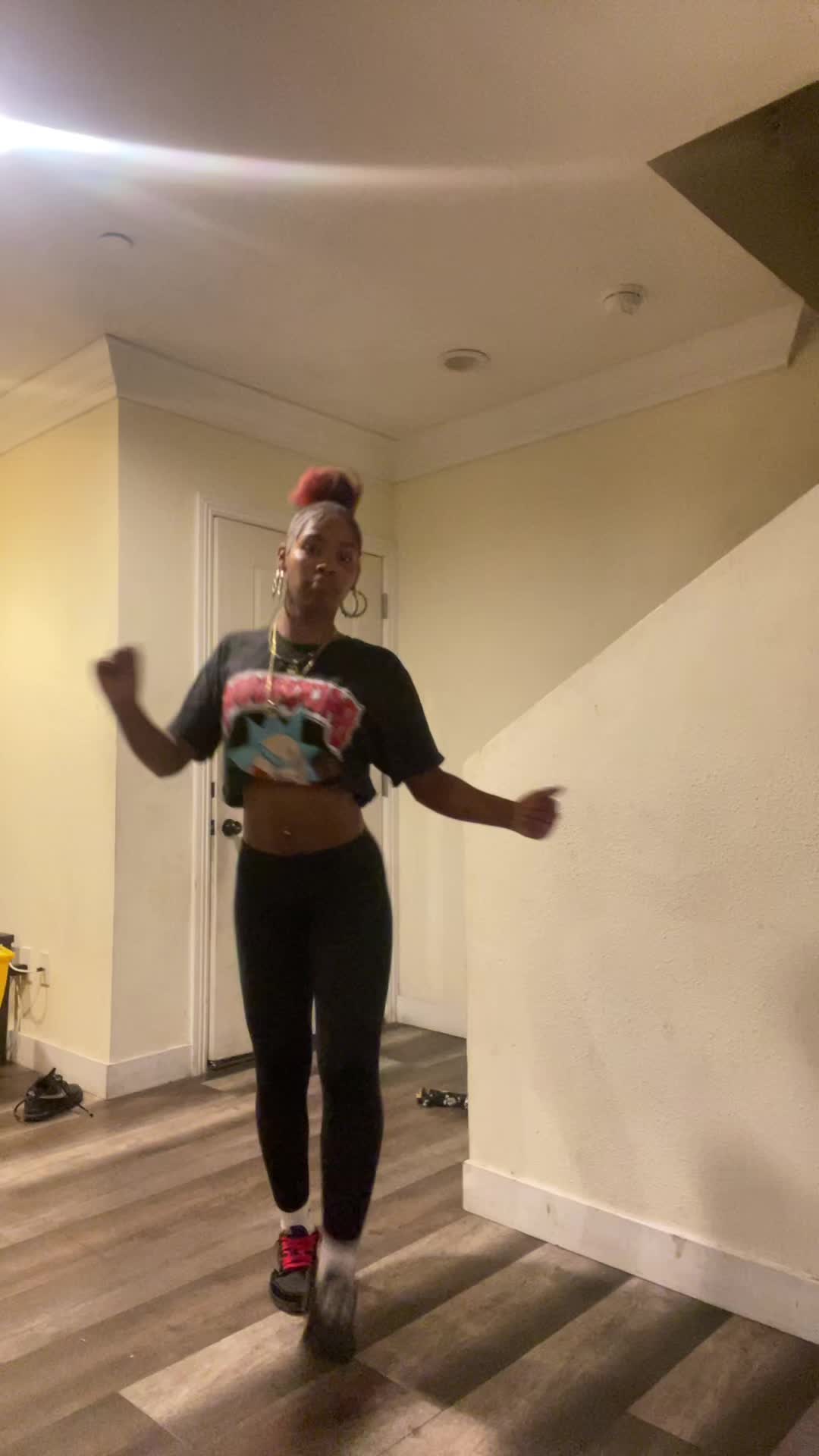 @Ladybhangk