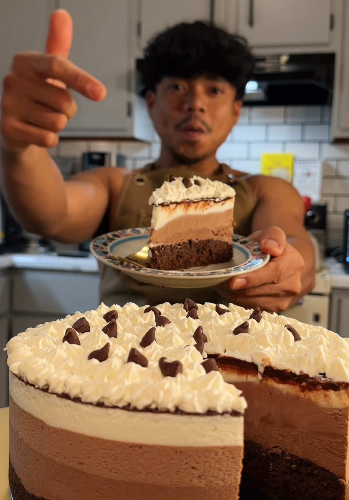 @theshirtlesshomebaker