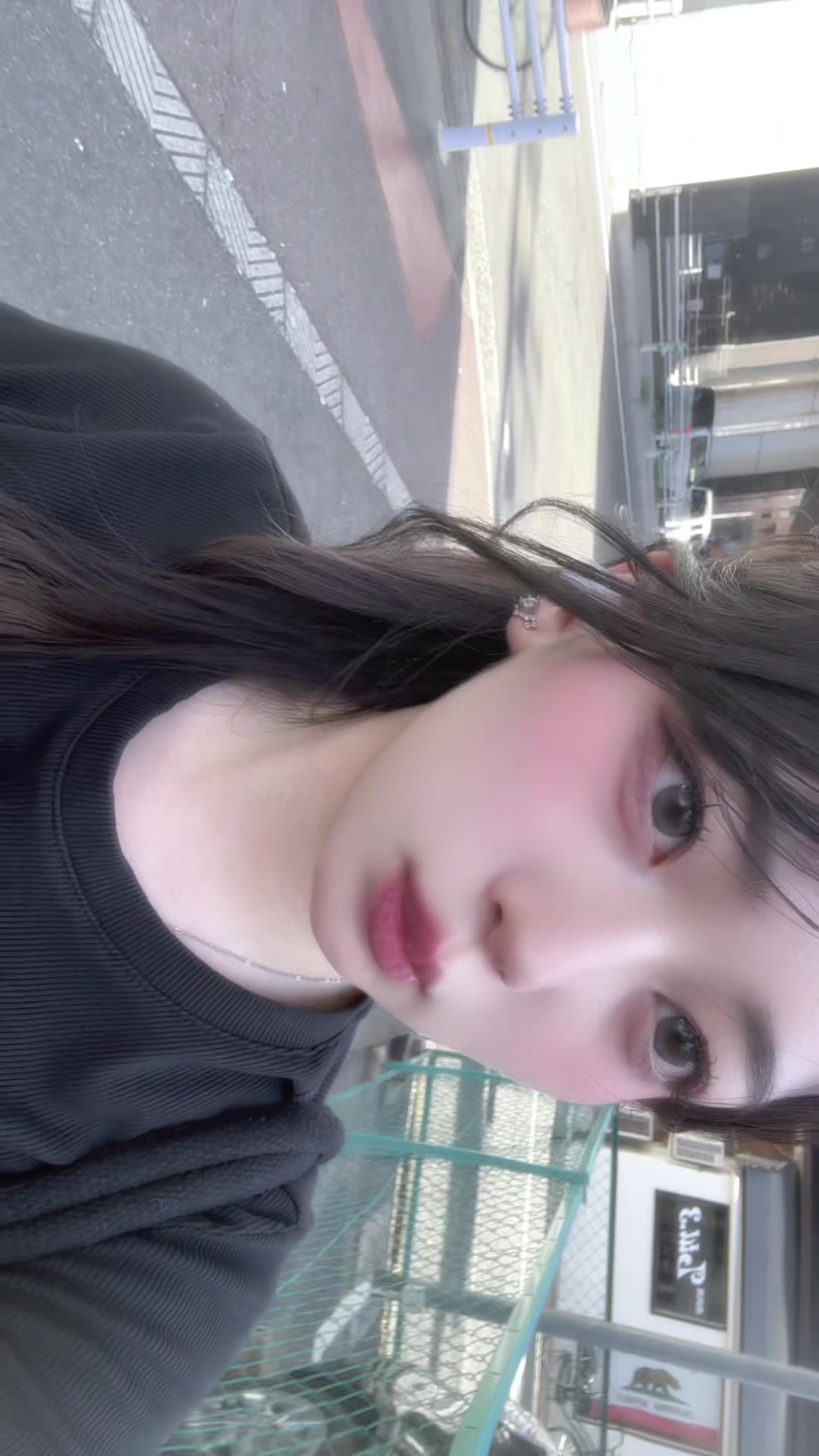 @にー
