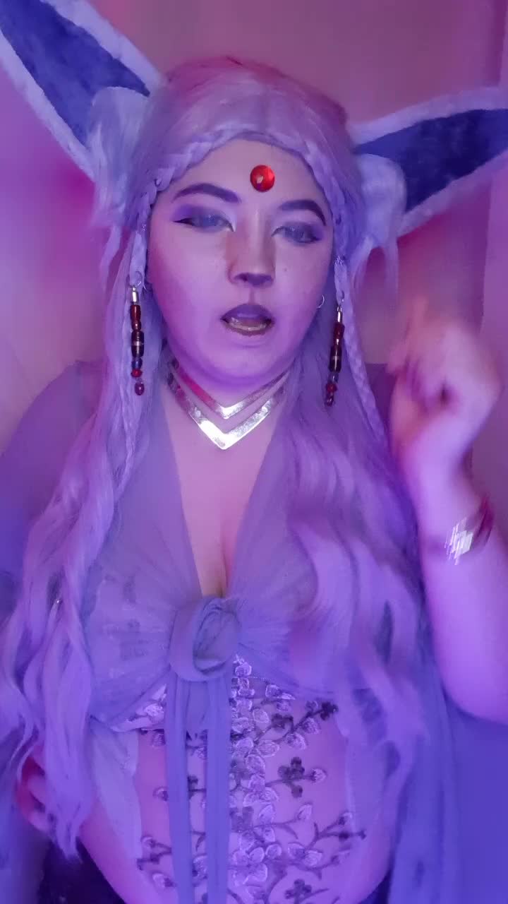 @RavynTheSmolElf