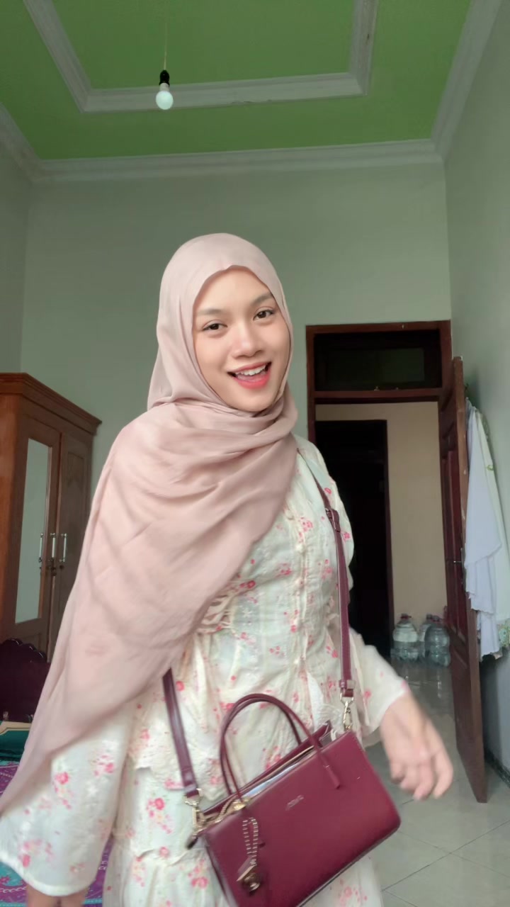 @Maudhy Ferari