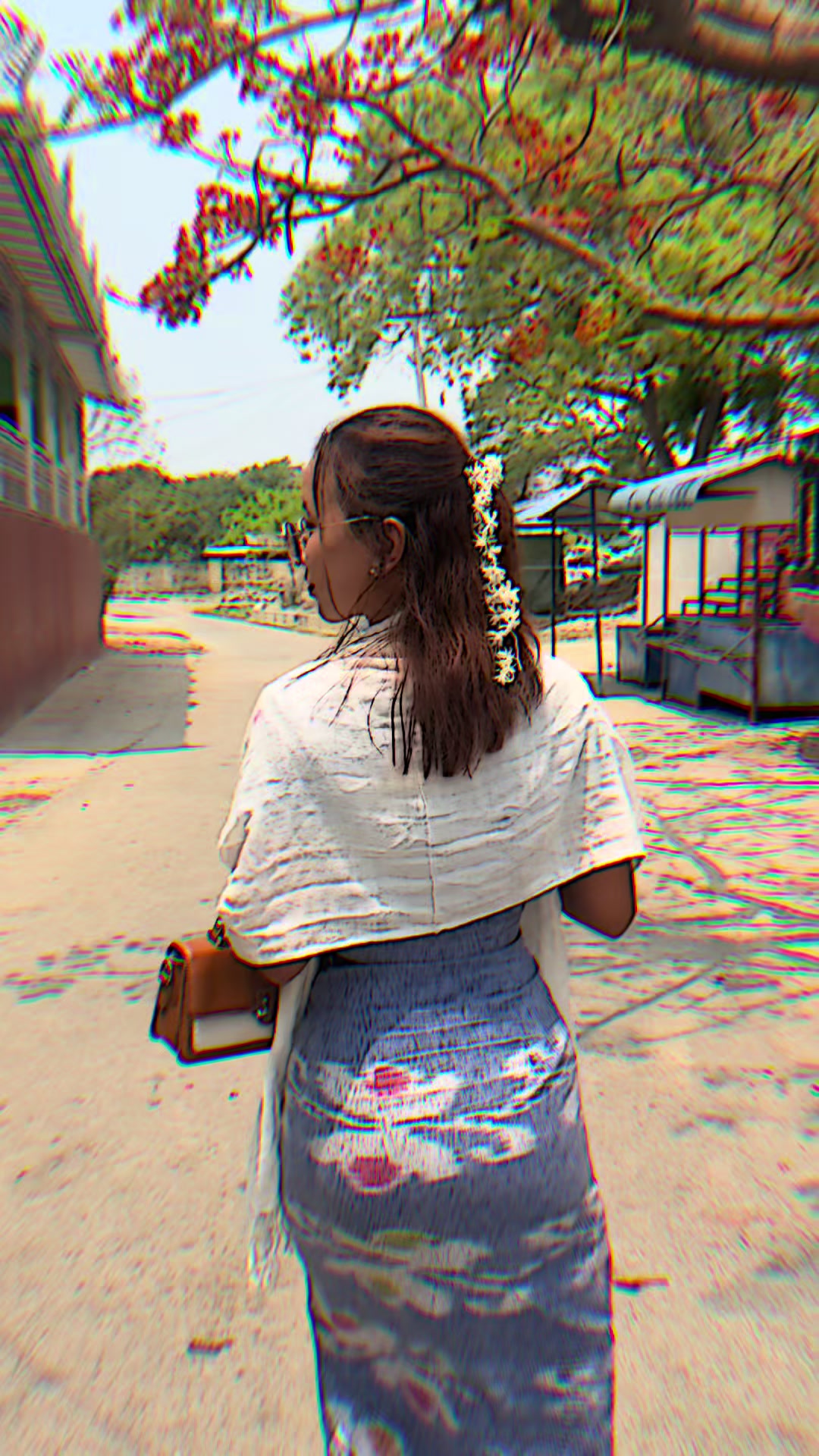 @မှန်ကြောင်😎
