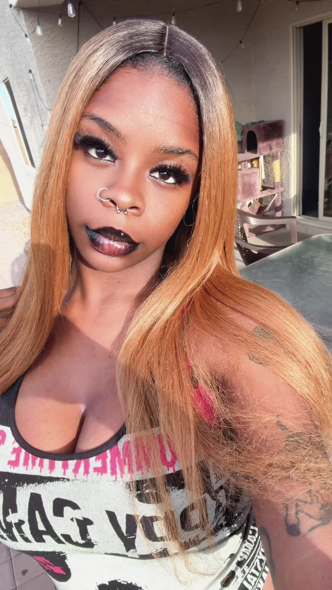 @urmomsbushy
