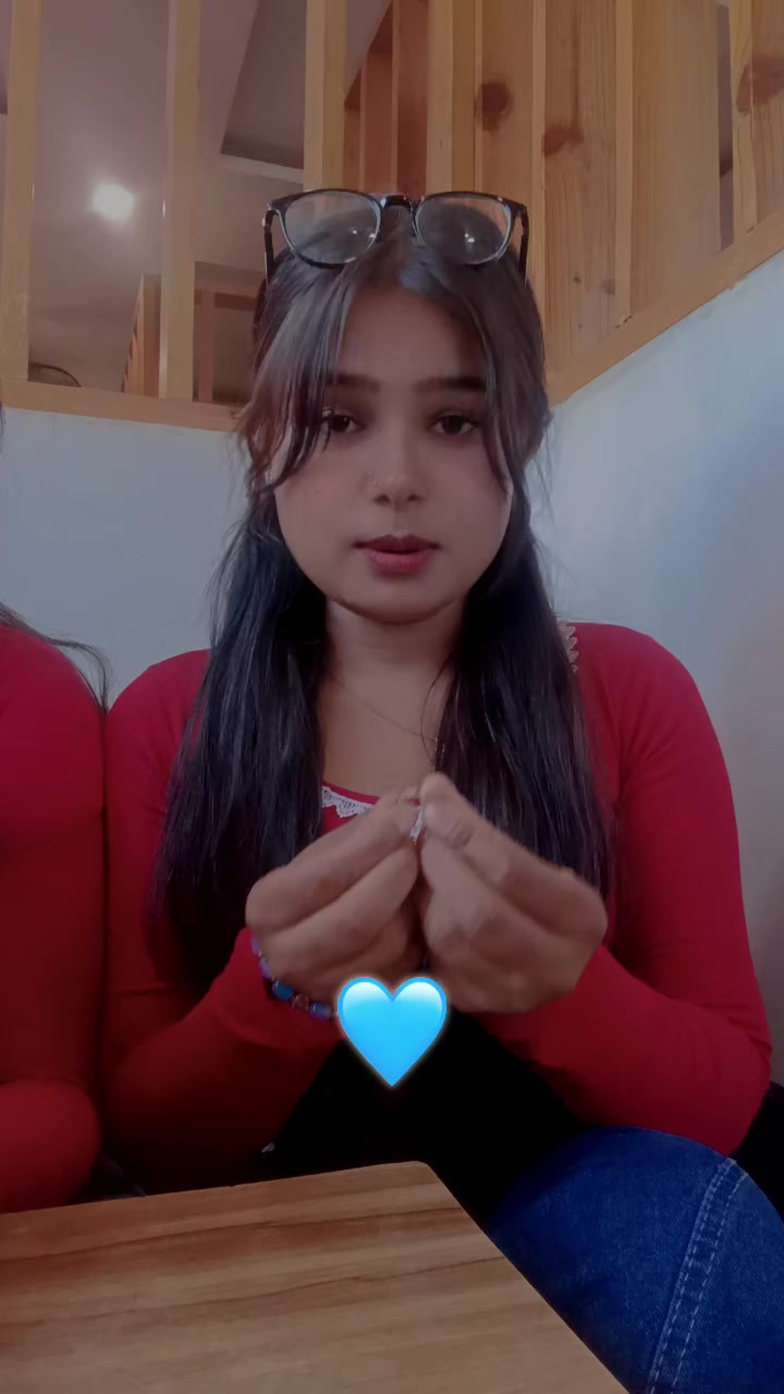 @👑pinky pahari 🍁💚🥀