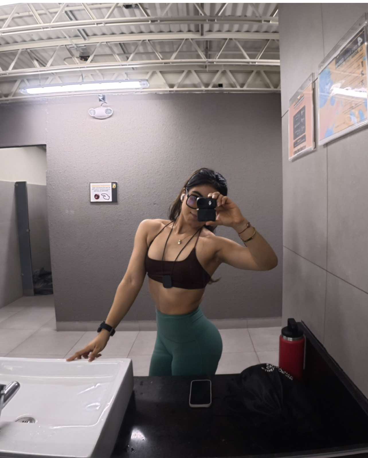 @vanessearez
