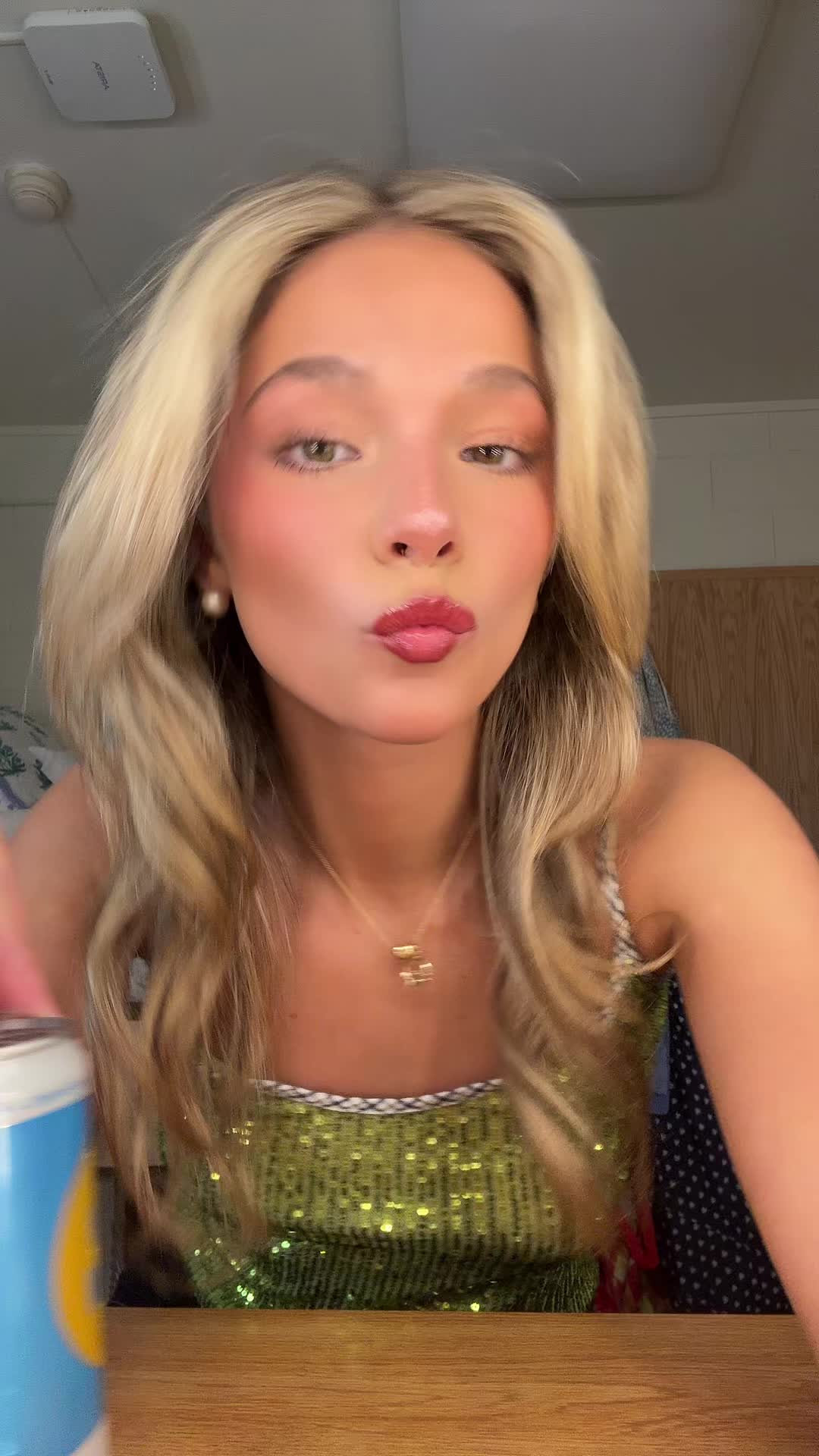 @🫣