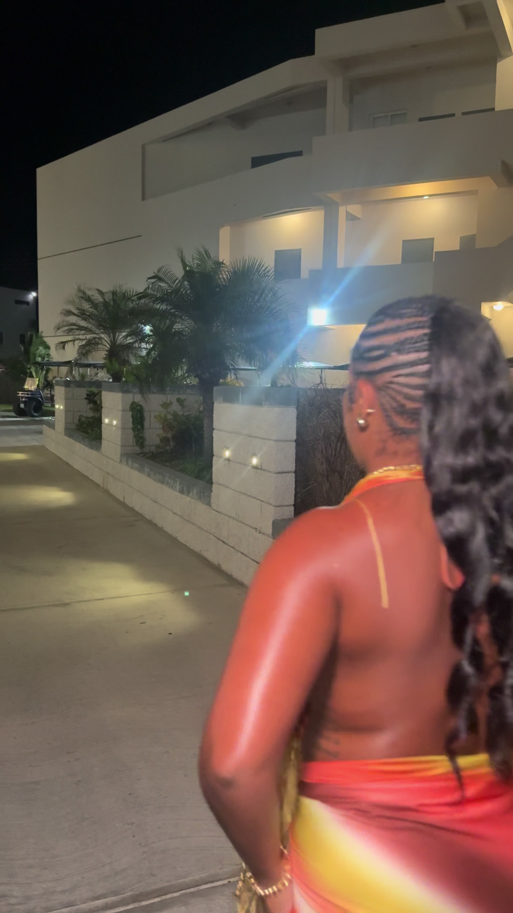 @Dee ✨