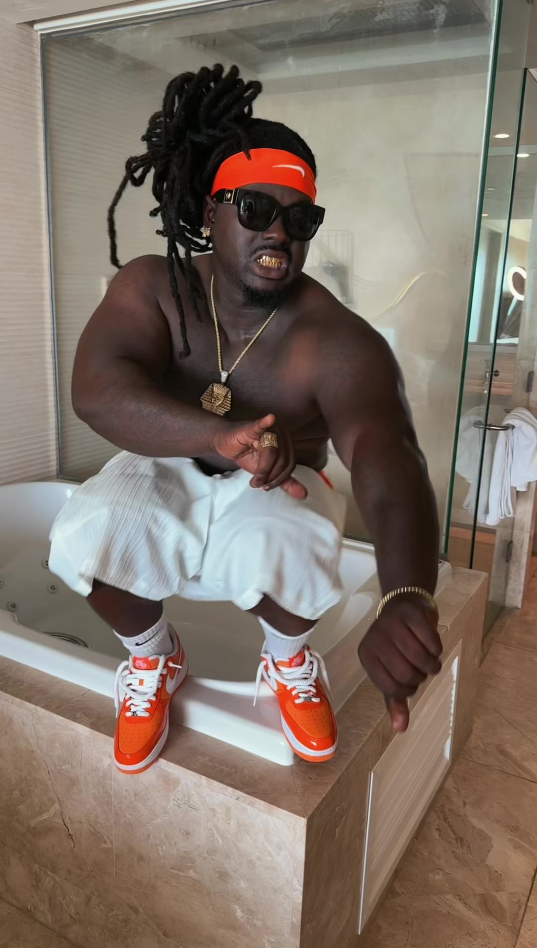 @CyiereThaGorillaTrucka🦍