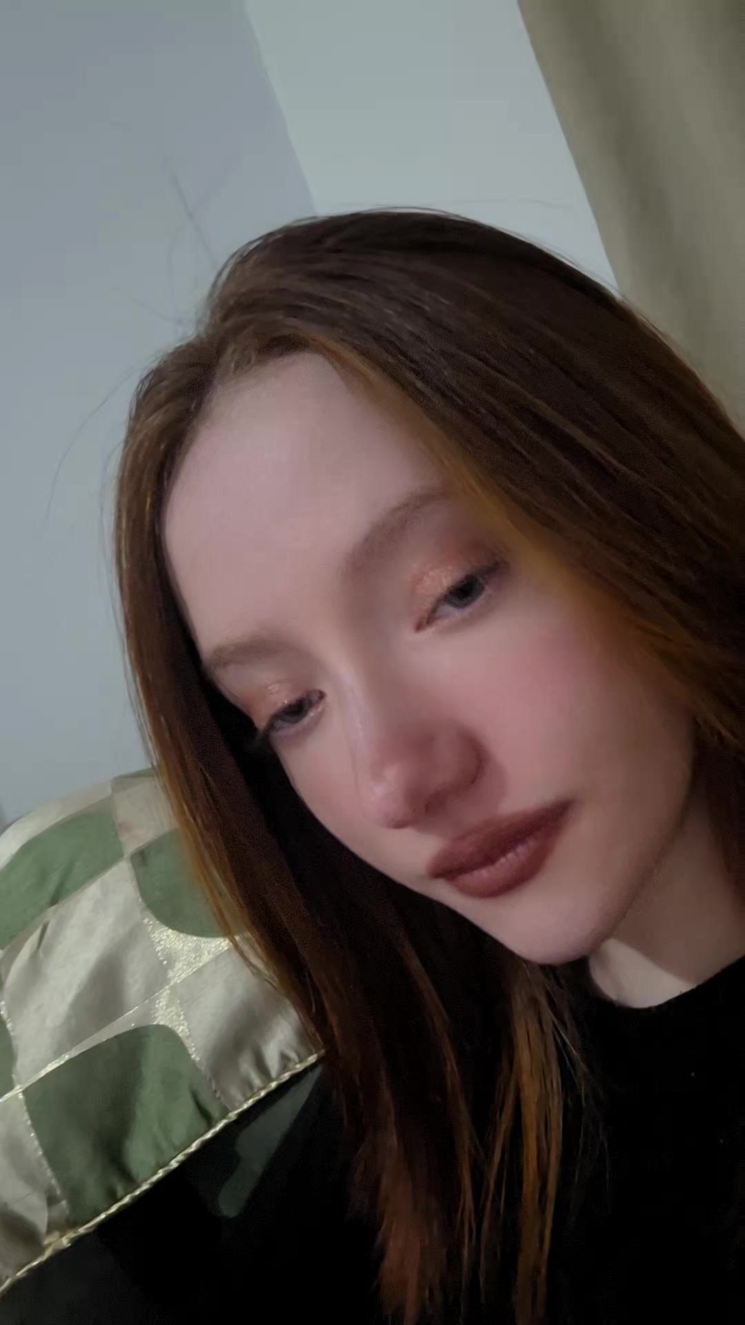 @E,