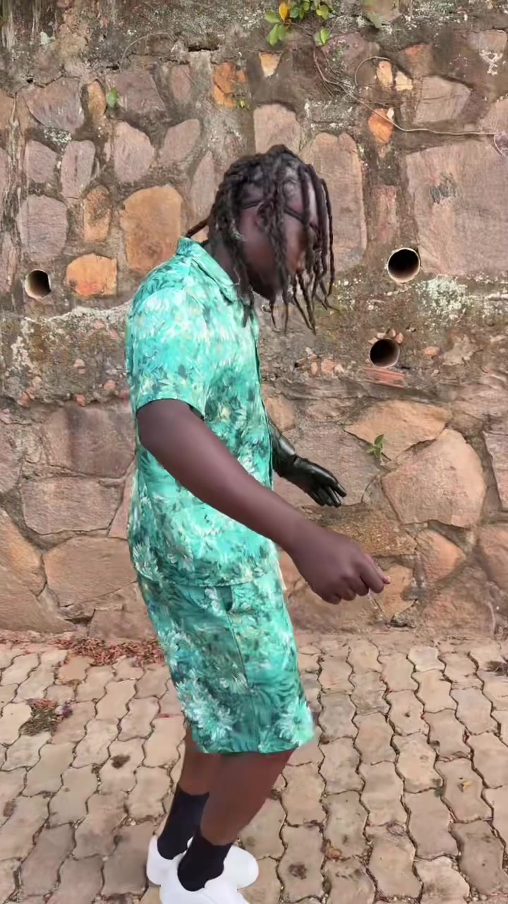 @FlossDaArtist🇺🇬🇬🇧