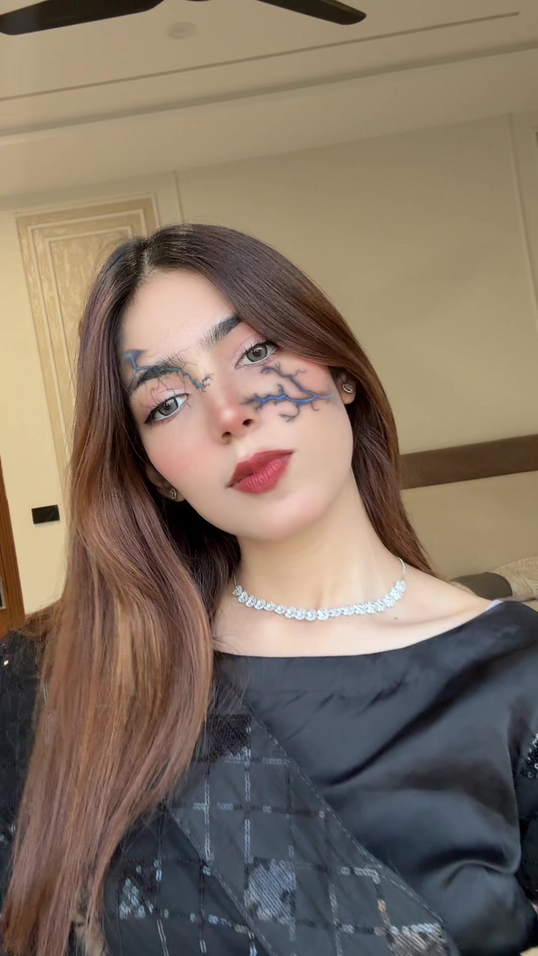 @Ayesha🖤