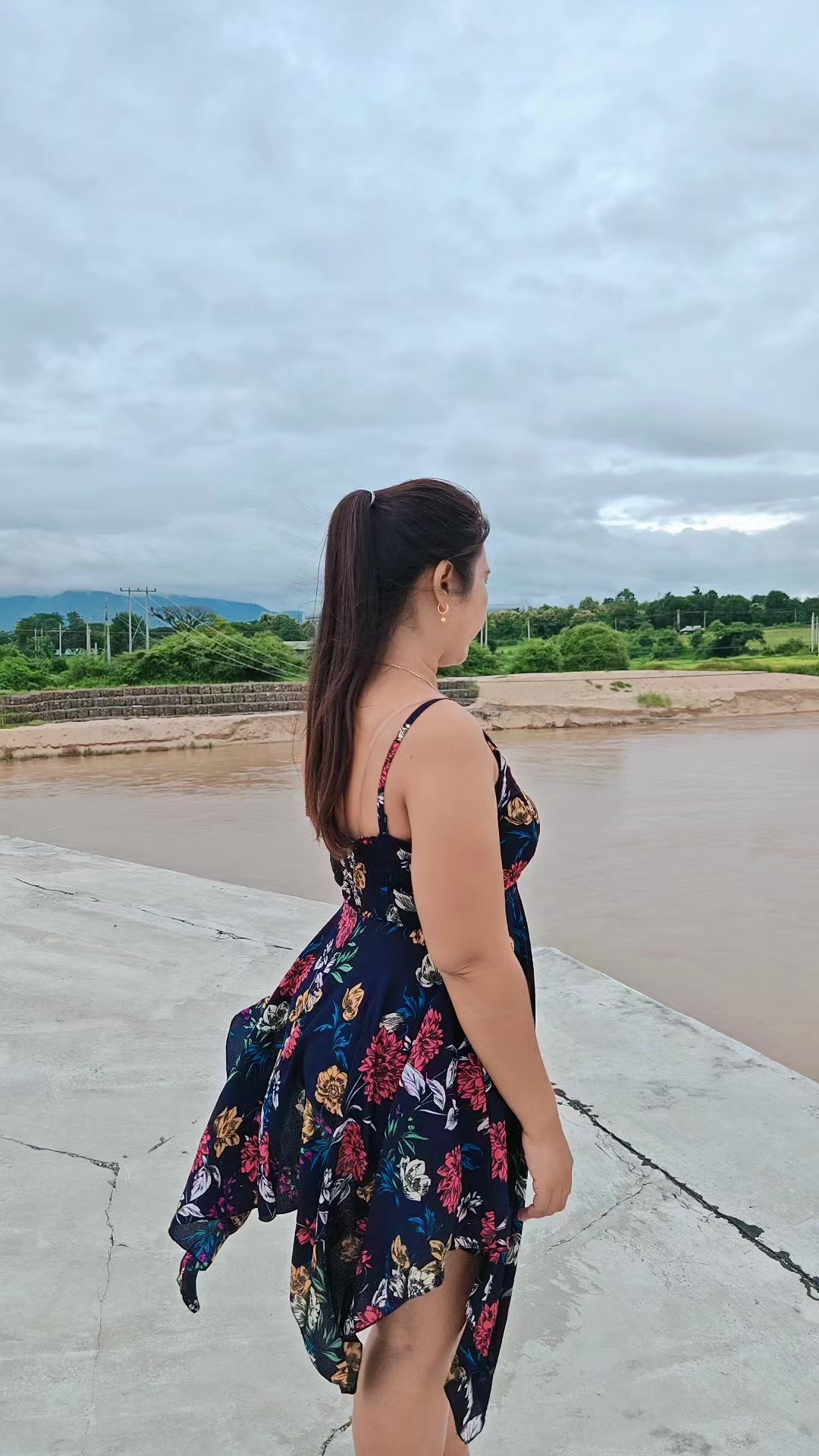 @Song Laypyay Hnin (Official )