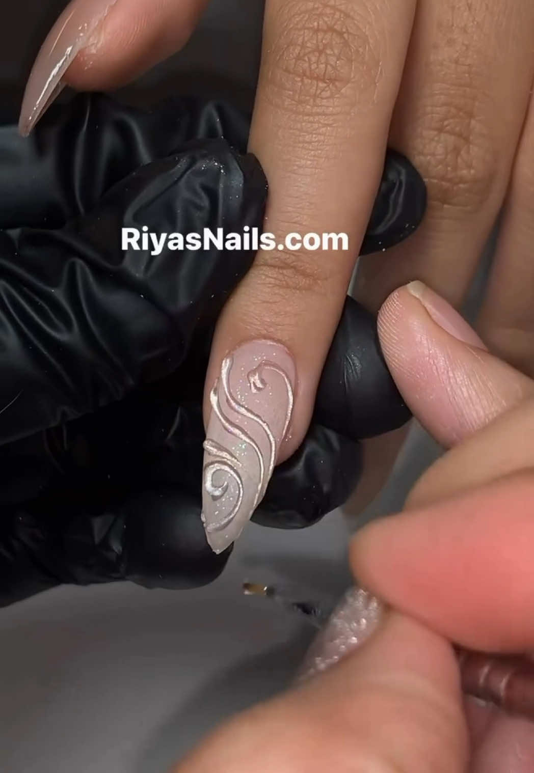 @Riya's Nails