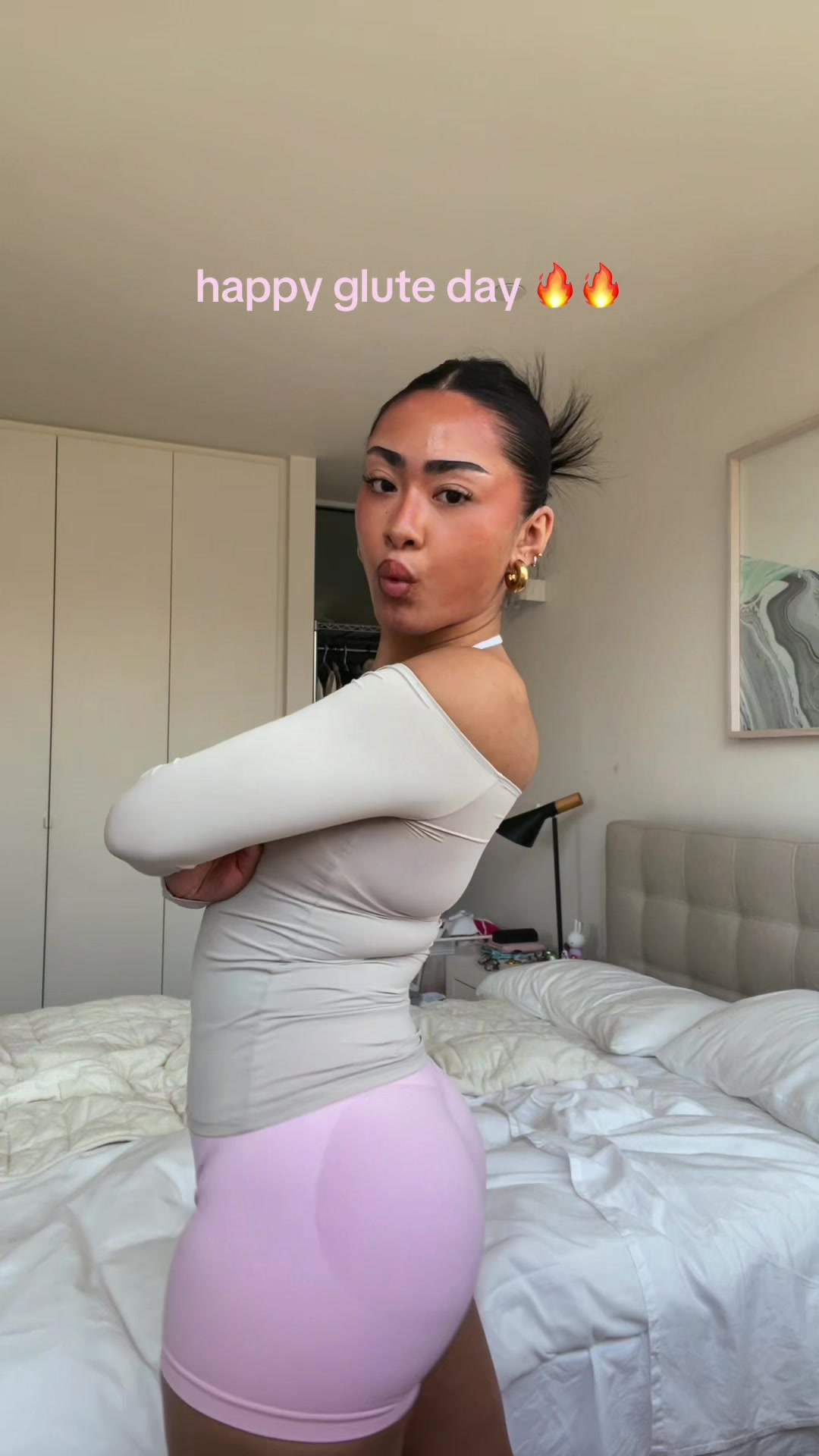 @TH💋NIA