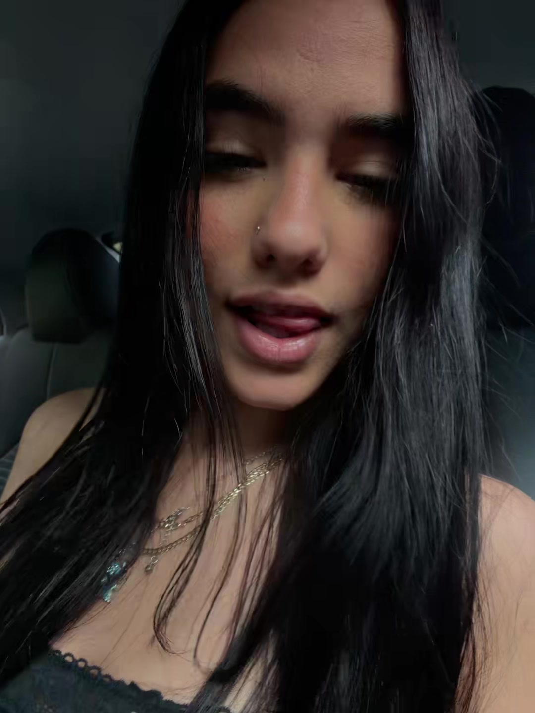 @M_🦦