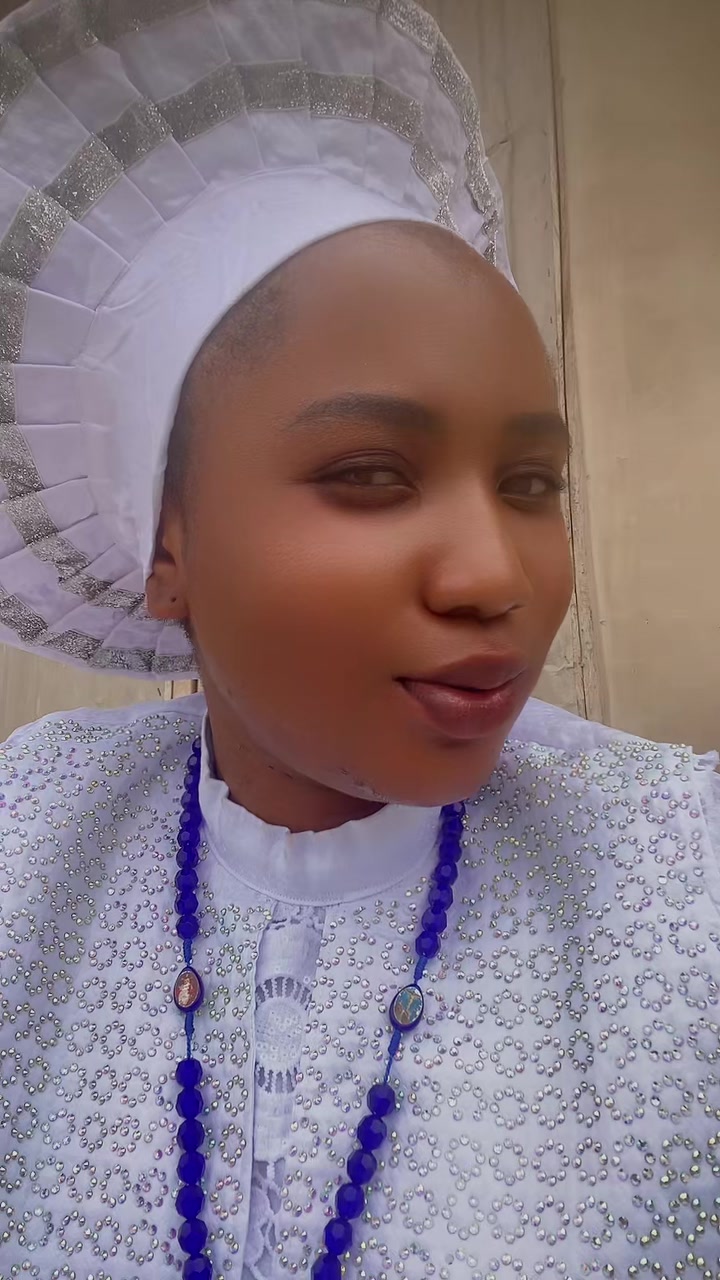 @OLUWASEUN🌸🍭🎀