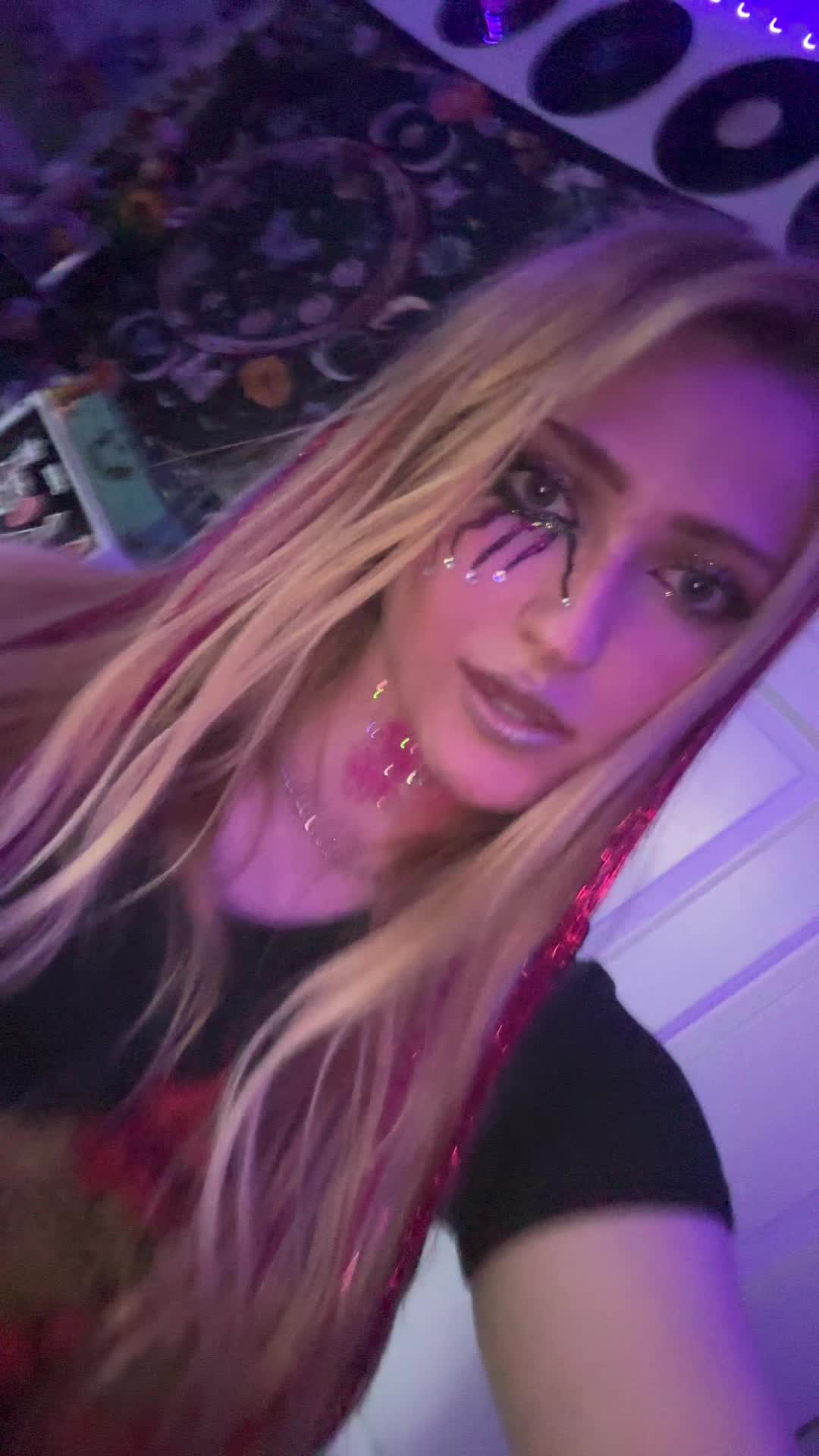 @evielishuss
