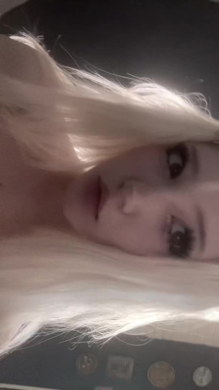 @r1na